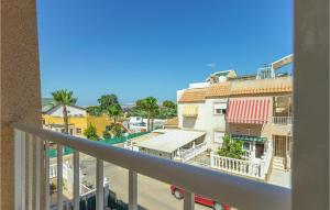 Basen w obiekcie Cozy Apartment In Torrevieja With Wifi lub w pobliżu