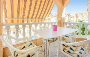Balkon lub taras w obiekcie Cozy Apartment In Torrevieja With Wifi