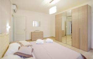 A bed or beds in a room at Villa Cristina