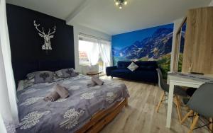 Postel nebo postele na pokoji v ubytování Studia i Apartamenty Wierchy Zakopane