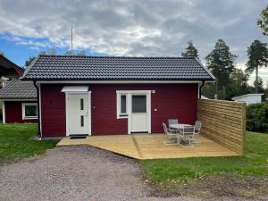 Byggingin sem sumarhúsið er í