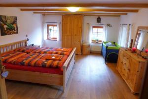 Postel nebo postele na pokoji v ubytování Guest House Sněžník
