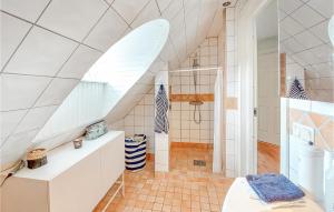 Vannituba majutusasutuses Awesome Home In Genarp With Wifi