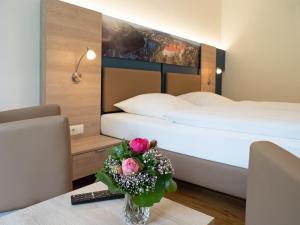 Postel nebo postele na pokoji v ubytování Waldhotel Felsenkeller