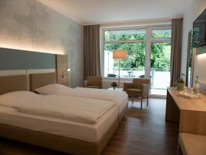 Postel nebo postele na pokoji v ubytování Waldhotel Felsenkeller