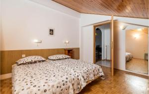 Postel nebo postele na pokoji v ubytování 2 Bedroom Gorgeous Apartment In Lovran