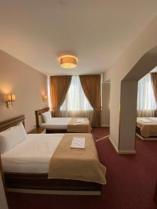 Postel nebo postele na pokoji v ubytování Rozafa Hotel + 37 fotografií