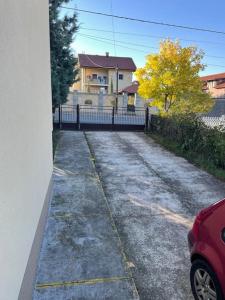 Fotografija u galeriji objekta Apartment with beautiful view of Avala Mountain 3 rooms for 6 guests max SRB, DE, EN u Beogradu