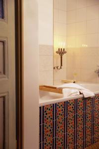 Boutique-Hotel Guesthouse Le Locle的一间浴室