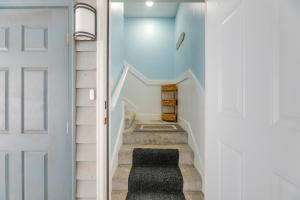 Foto Fenwick Islandis asuva majutusasutuse Steps to Ocean Colorful Abode in Fenwick Island galeriist