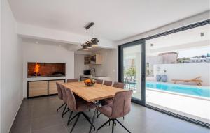 Πισίνα στο ή κοντά στο Beautiful Apartment With Pool +39 φωτογραφίες