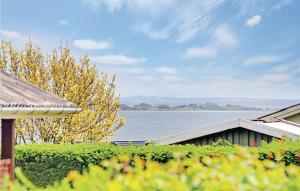 a view of a large body of water with houses at 3 Bedroom Cozy Home In Hejls in Hejls +21 photos