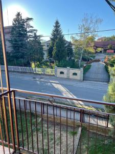 Fotografija u galeriji objekta Apartment with beautiful view of Avala Mountain 3 rooms for 6 guests max SRB, DE, EN u Beogradu