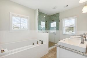 Koupelna v ubytování 121 E Ashley (A) + 57 fotografií