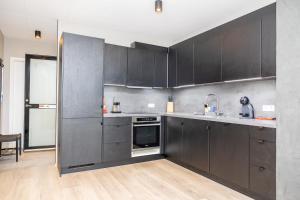 Kuchyň nebo kuchyňský kout v ubytování Geirþrúðarhagi 6A one bedroom apartment 102