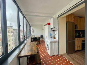 an apartment with a kitchen and a dining room at MarySidra in Gijón