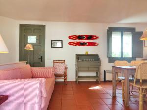 Posezení v ubytování T2 · Sunny duplex with garden 50m from beach