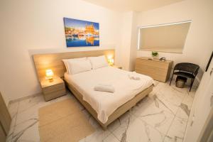 Кровать или кровати в номере Sea Breeze, Spacious 2-Bedroom LUX Seaside Apartments +42 фотографии