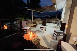 Posezení v ubytování ILHABEACH HOUSE São Sebastião