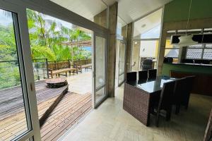 Kuchyň nebo kuchyňský kout v ubytování ILHABEACH HOUSE São Sebastião + 58 fotografií