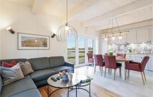 Χώρος καθιστικού στο Amazing Home In Dagebüll With Sauna