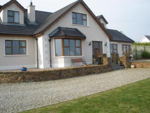 a detached house with a gravel driveway at Inishowen Lodge B&B in Moville