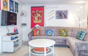 Χώρος καθιστικού στο Nice Home In Allinge With Kitchen