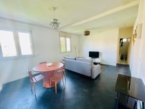 Zdjęcie z galerii obiektu Appart'Hôtel l'Express - 25min de Paris w mieście Romainville
