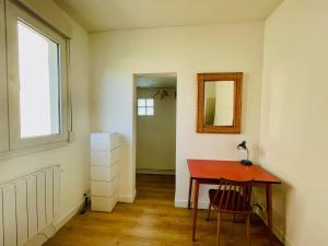 Zdjęcie z galerii obiektu Appart'Hôtel l'Express - 25min de Paris w mieście Romainville