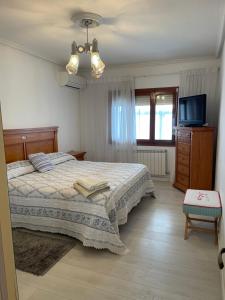 Łóżko lub łóżka w pokoju w obiekcie Villa Entre Encinas