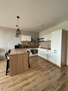 Kuchyňa alebo kuchynka v ubytovaní Apartmán D3