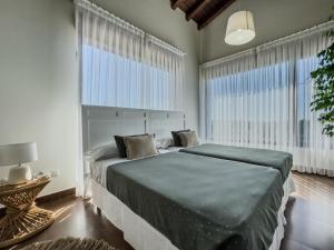 Postel nebo postele na pokoji v ubytování La Carrera, Mogro Cantabria