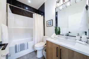 Koupelna v ubytování The Jasper, AC, 4 BD, Sleeps 8, Near DT & WEM! + 71 fotografií