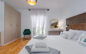 Posteľ alebo postele v izbe v ubytovaní Awesome Home In Betina