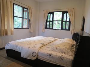 Postel nebo postele na pokoji v ubytování Baan Jasmin Village