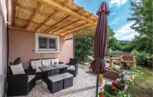 Vonkajšia záhrada v ubytovaní 2 Bedroom Awesome Apartment In Krasica