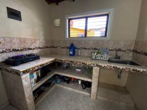 Kuchyň nebo kuchyňský kout v ubytování Central y Cómoda casa San Rafael Wifi y Balcón