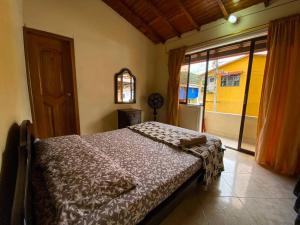 Postel nebo postele na pokoji v ubytování Central y Cómoda casa San Rafael Wifi y Balcón
