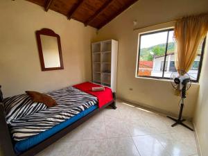 Postel nebo postele na pokoji v ubytování Central y Cómoda casa San Rafael Wifi y Balcón