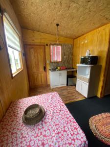 a room with a bed with a hat on it at Cabaña la chilotita in Dalcahue