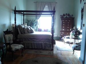 Кровать или кровати в номере Baldachin Inn