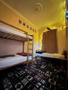 Postel nebo postele na pokoji v ubytování Riad dar sahrawi