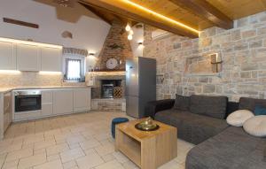 Η κουζίνα ή μικρή κουζίνα στο Villa Jure