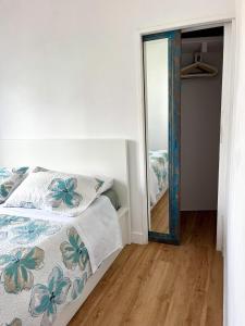 Postel nebo postele na pokoji v ubytování Casa Dante Corralejo