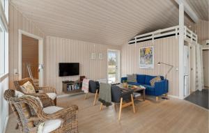 Μια τηλεόραση ή/και κέντρο ψυχαγωγίας στο Holiday Home Haulundsvej Sæby Iv