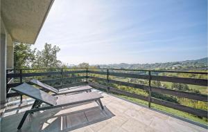 Balkoni atau teres di Amazing Home In Ivancici With Wifi