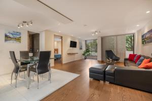 Un lugar para sentarse en Apartamentos Ayamonte by HOUSY HOST