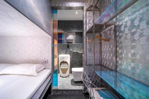 Diamond Capsule Hotel Amsterdam South客房内的一张或多张床位