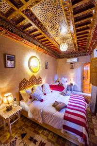 Postel nebo postele na pokoji v ubytování Riad Almonds Marrakech