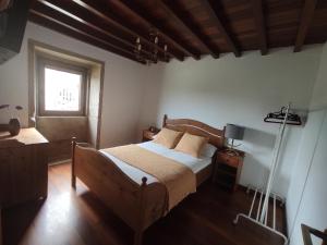 a bedroom with a bed and a window at A Vixía do Roncudo in Corme-Puerto +18 photos